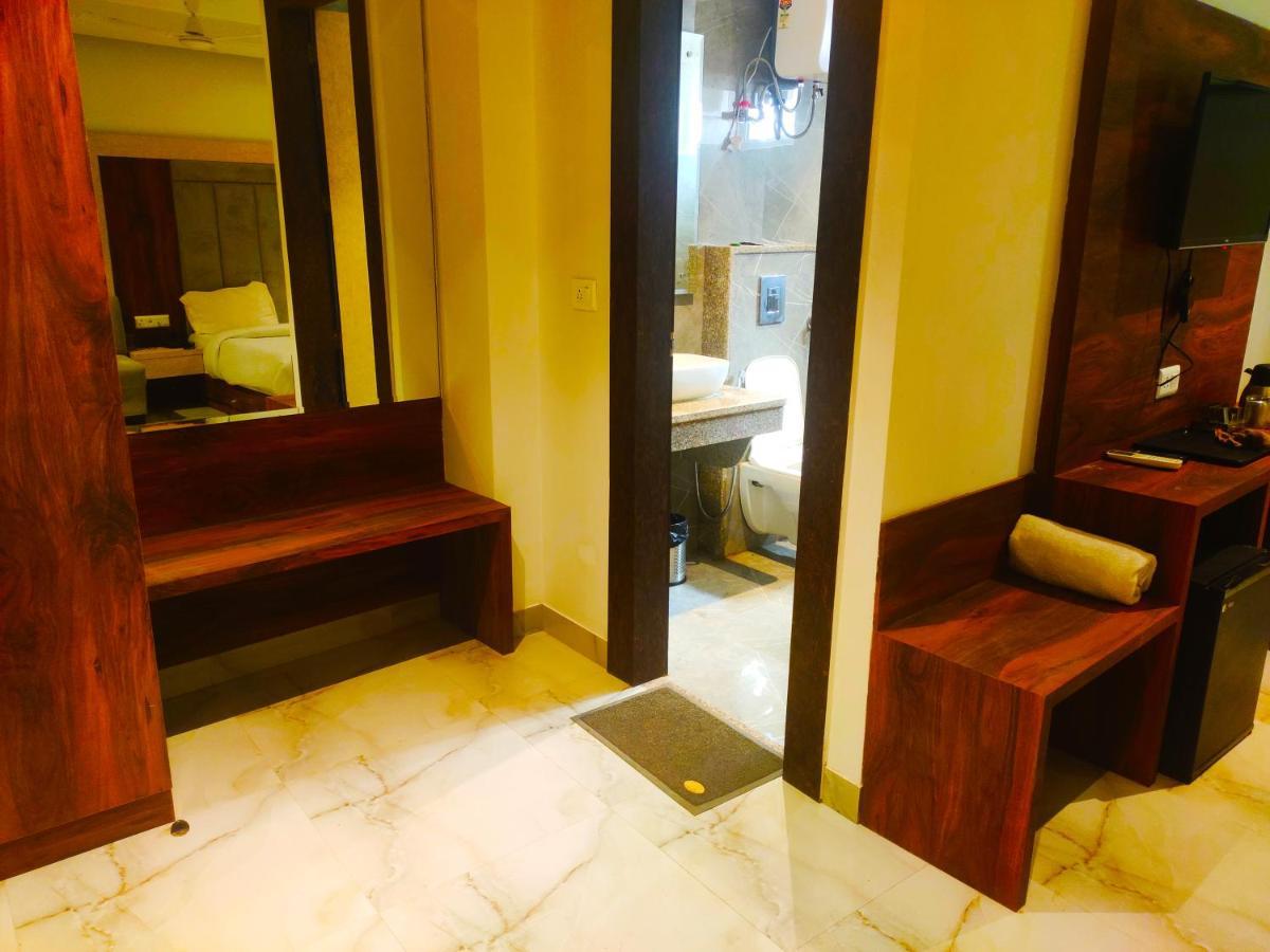 Hotel The Nilsa New Delhi Eksteriør billede